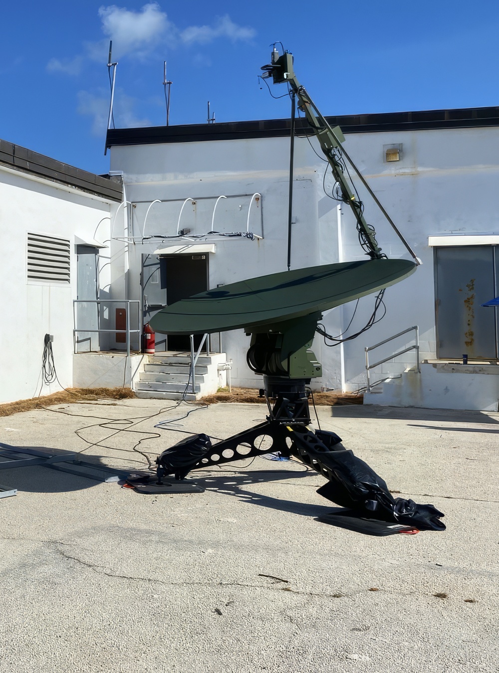 mobile satellite station