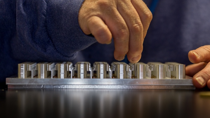 Small antenna on a table