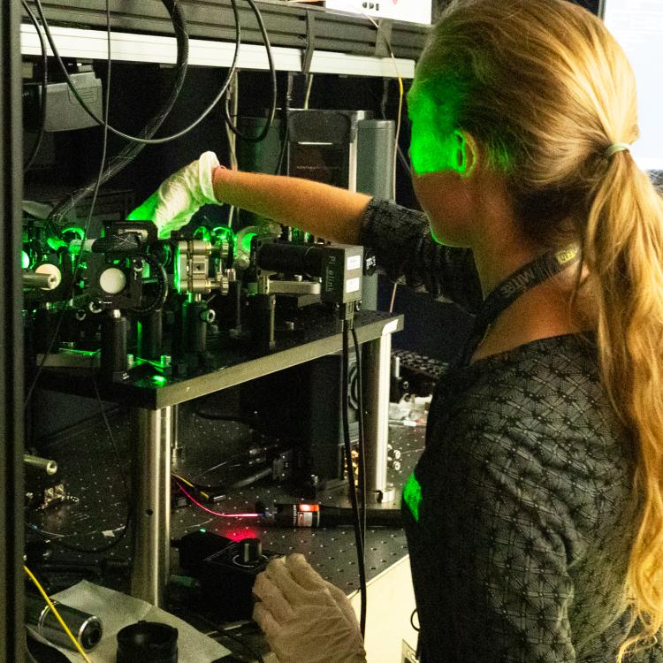 Employee working in the quantum lab